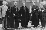 Alojzije Stepinac ispred vlaka.